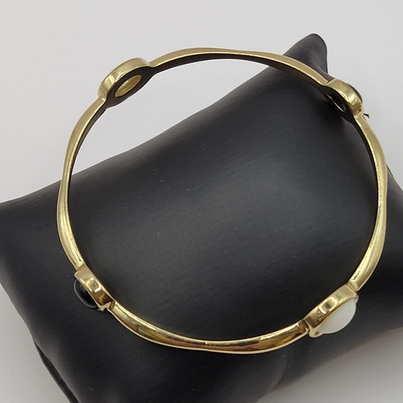 Dainty Goldtone minimalist bangle with black and white faux  cabachons - Picture 2 of 11